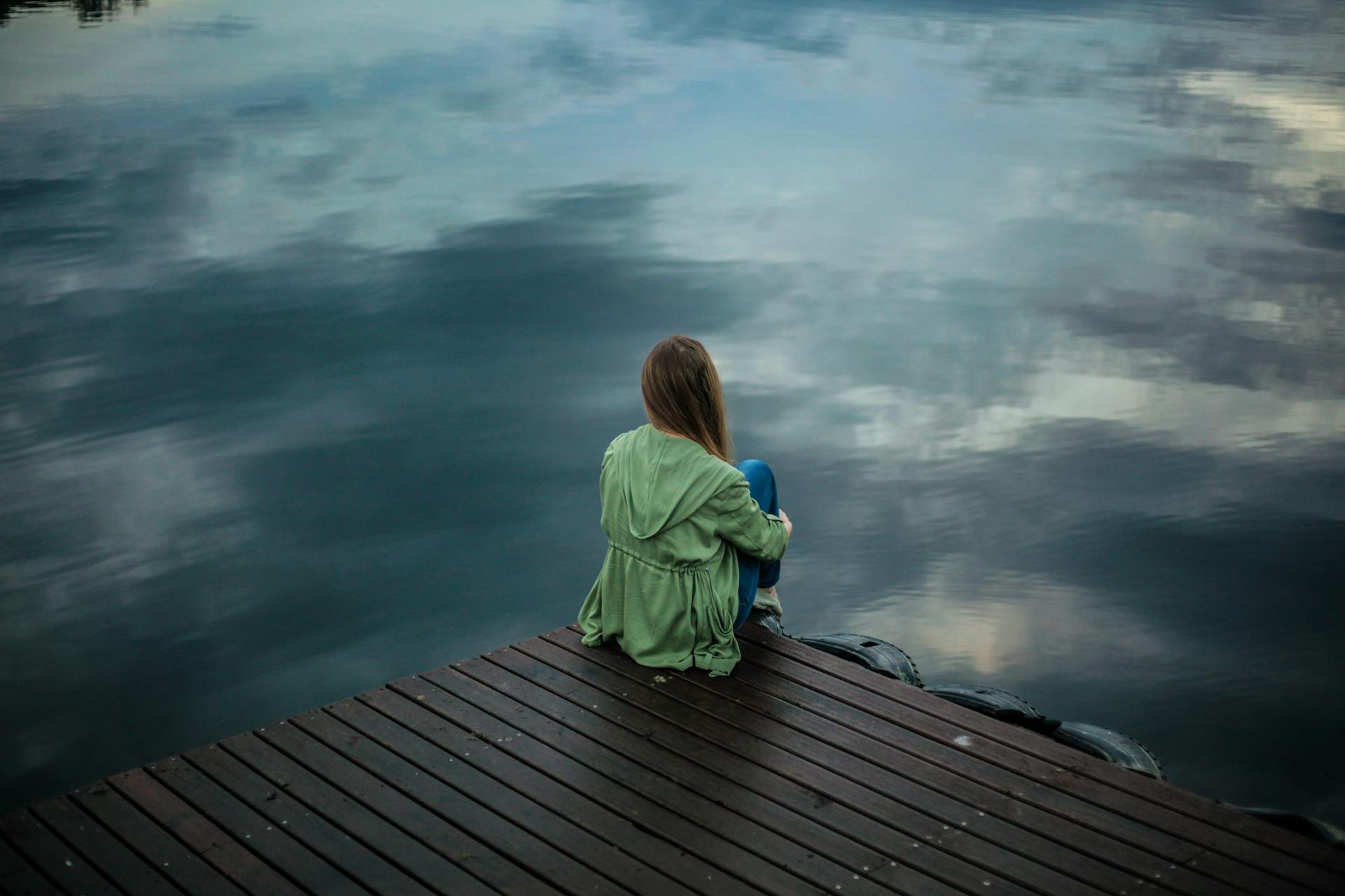 Teen reflecting by the water during therapy at Muir Wood Teen Treatment center